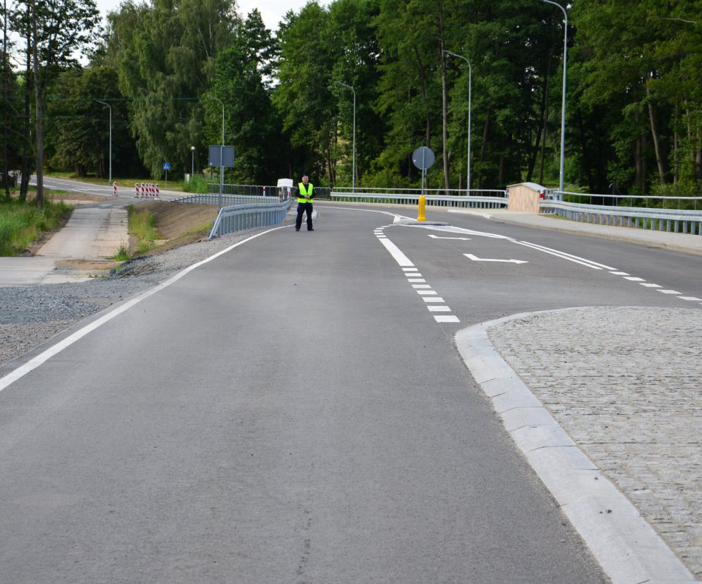  Remont drogi nr 504 na odcinku Frombork - Pogrodzie oficjalnie zakończony. Nadal trwają roboty na moście  nad Baudą