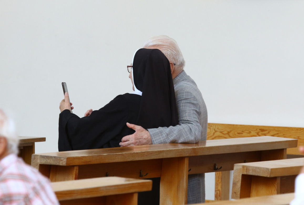 Lech Wałęsa wyszedł ze szpitala. Swoje kroki skierował do kościoła