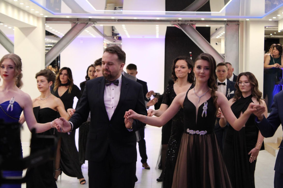 Bal studniówkowy 2024 II Liceum Ogólnokształcącego w Starachowicach
