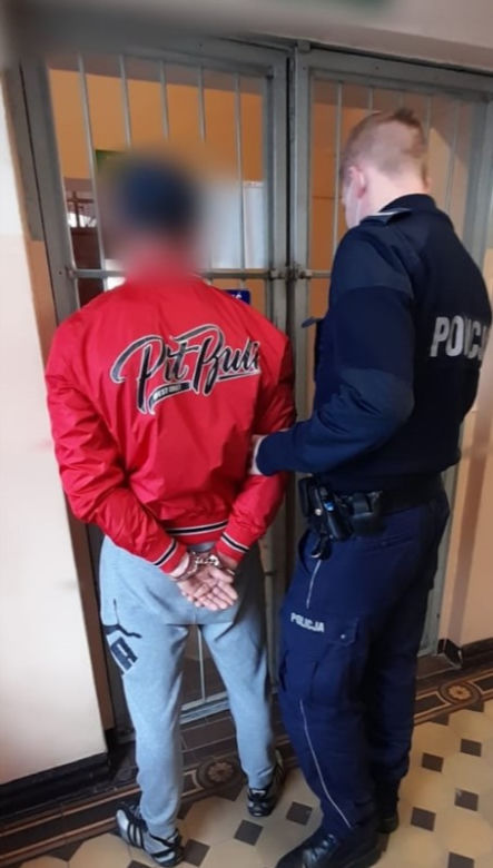 Opolskie: Przykuli do futryny i odpalili piłę łańcuchową! [ZDJĘCIA]