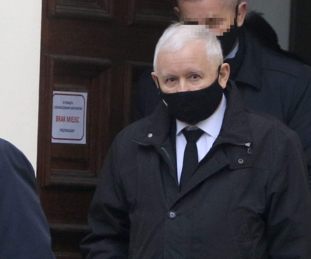 Jarosław Kaczyński na niedzielnej mszy w kościele