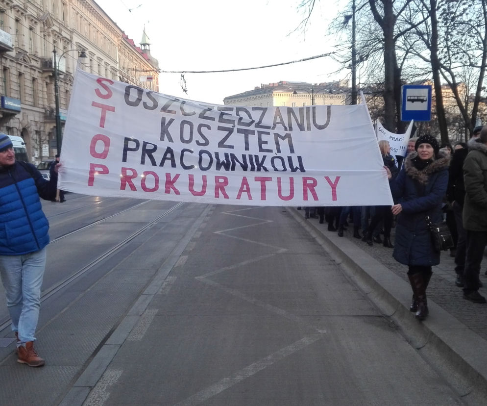Protest pracownikow sadu