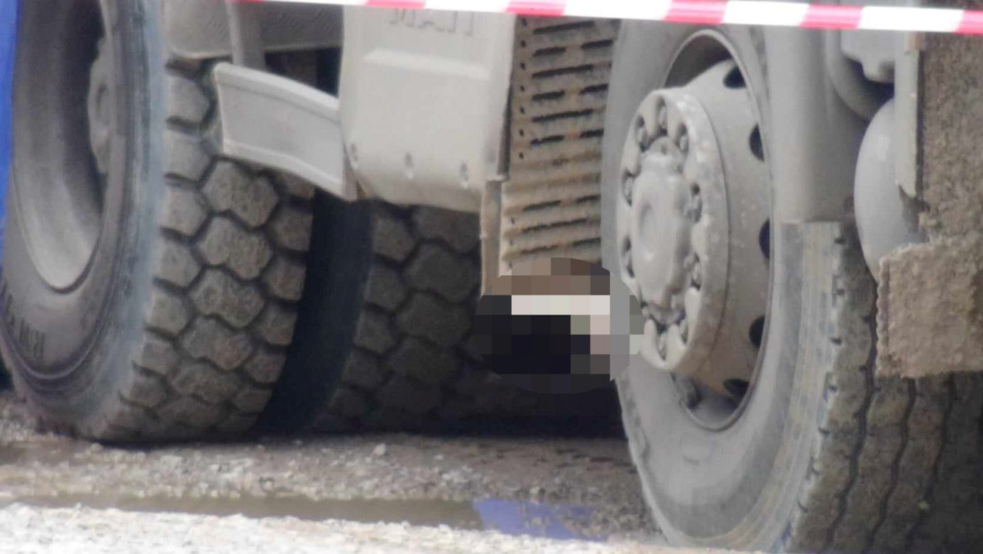 Tragedia, starauszka wpadła pod cofającą ciężarówkę! Na ratunek nie było już szans