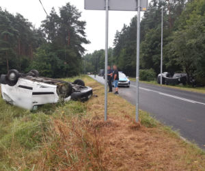 Groza na drodze w Toruniu. Dwa samochody wypadły z jezdni! 