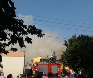 Pożar w Bydgoszczy. Płonie budynek przy ul. Bocznej [ZDJĘCIA]