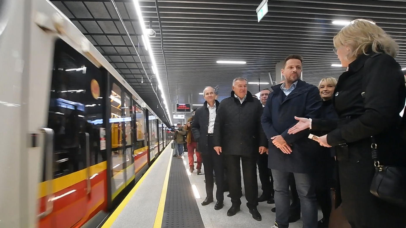 Metro pojechało na Targówek. Tak wyglądało otwarcie nowych stacji