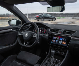 Volkswagen Passat Elegance vs Skoda Superb Sportline
