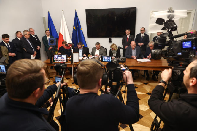 Górnicy opuszczają Kopalnię Węgla Kamiennego Silesia w Czechowicach-Dziedzicach