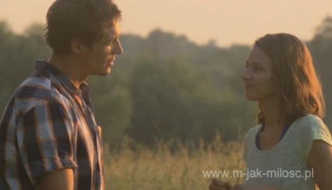 M jak miłość. Marcin Chodakowski (Mikołaj Roznerski), Eryka Buford (Marta Juras)