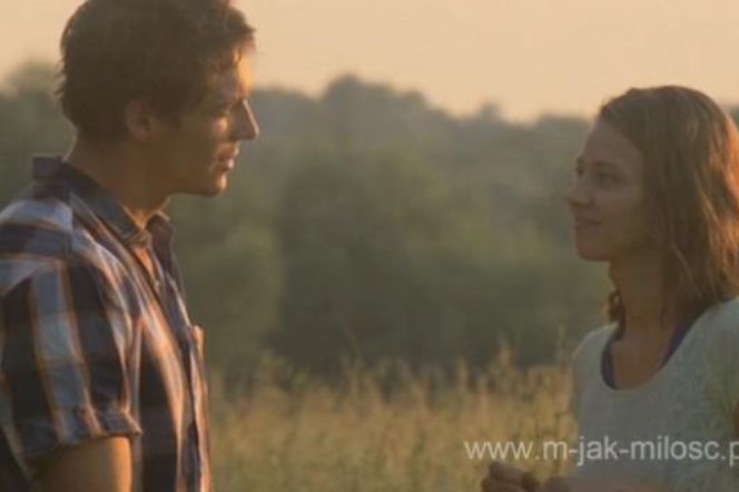 M jak miłość. Marcin Chodakowski (Mikołaj Roznerski), Eryka Buford (Marta Juras)