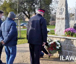 W Dniu Kolejarza złożyli kwiaty pod iławskim pomnikiem