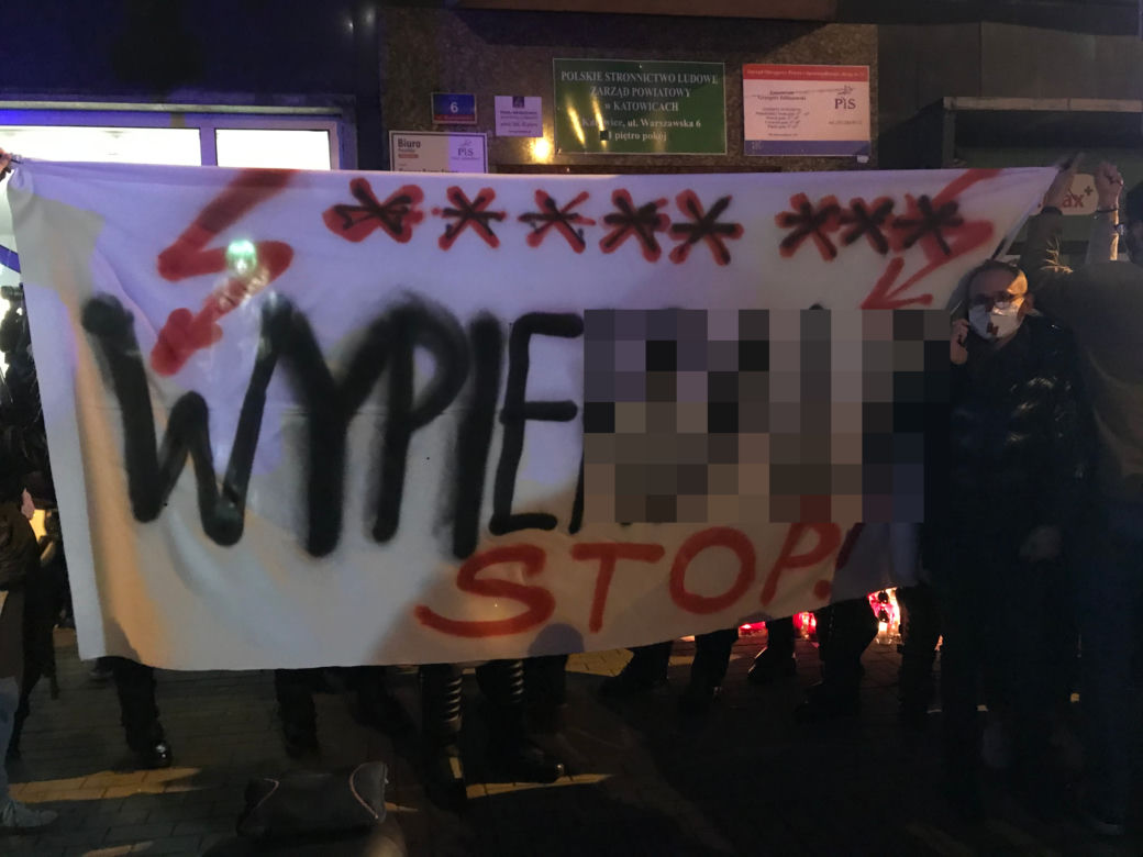 Protest kobiet w Katowicach. Tłumy strajkują przeciwko zakazowi aborcji