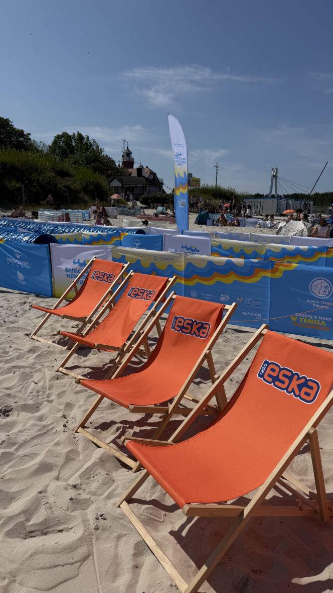 Niebieska i pomarańczowa ekipa rozgrzała plażę w Ustce! Baltic Tour Medicover Sport kontynuuje nadmorską trasę!