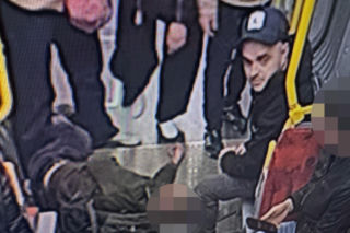 Dwa ciosy i nokaut. Szukają podejrzanego o atak w tramwaju
