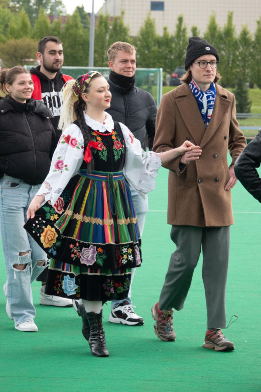 Na AWF-ie wspólnie zatańczyli poloneza