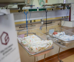 Bydgoskie trojaczki miesiąc spędziły w szpitalu. Sentino, Sofija i Suzan są już w domu, gdzie czekała na nich starsza siostra