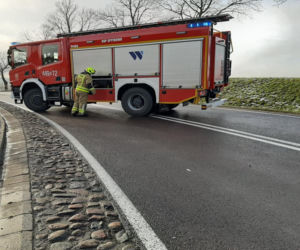 Szczybały Giżyckie. Zderzenie osobowki z tirem. 39-latek zginął na miejscu