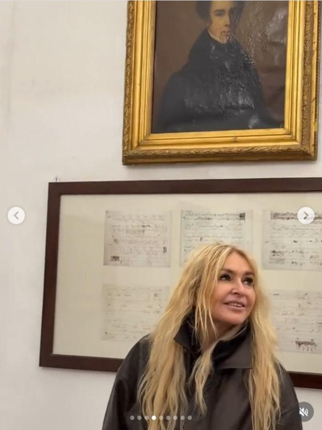 Tak nie wygląda przeciętna 69-latka! Olejnik zachwyca formą w mini