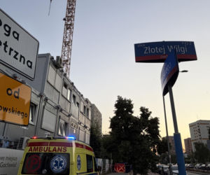 Dramat przed Komendą Policji w Warszawie. Mężczyzna spadł z żurawia, zginął na miejscu