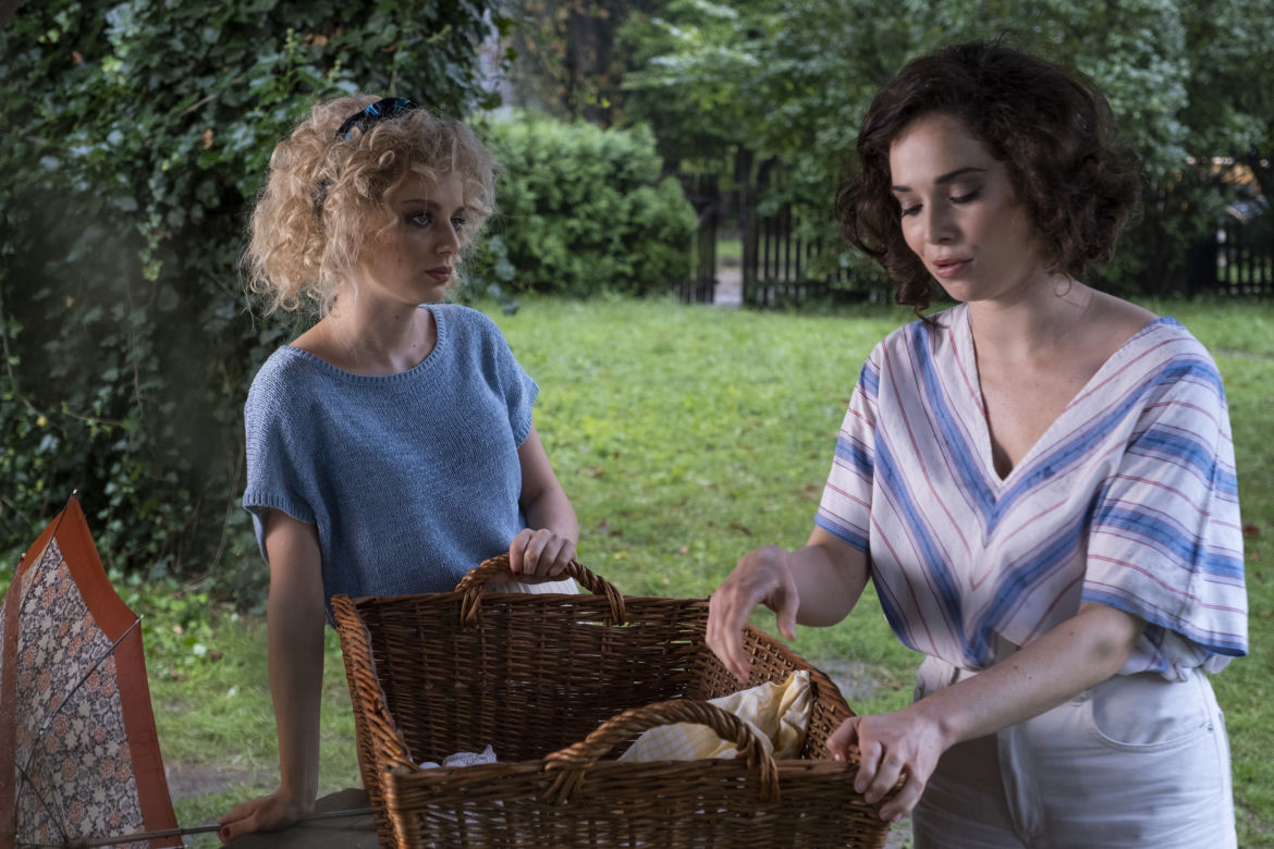 Stulecie Winnych 4, odc. 50: Kasia (Weronika Humaj), Michelle (Maria Pawłowska)