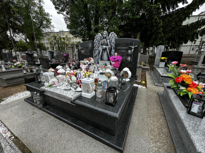 Anioł strzeże grobu Mai z Mławy dzień i noc