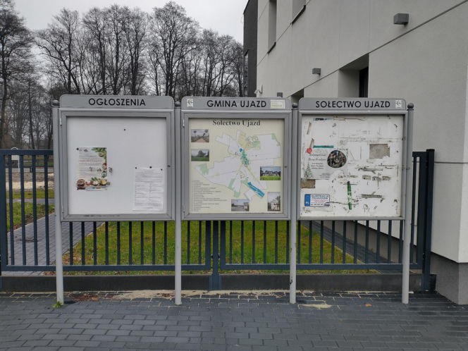 To jedno z najpiękniejszych miast województwa łódzkiego. Leży blisko słynnego Tomaszowa