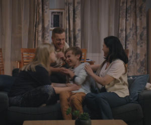 M jak miłość, odcinek 1898: Kinga (Katarzyna Cichopek), Lenka (Olga Cybińska), Misiek (Aleksander Bożyk), Piotrek (Marcin Mroczek)