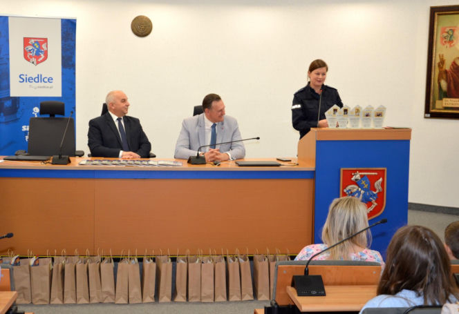 „Plastyczne Oscary” i mosty między pokoleniami. Wielki finał konkursów w ramach kampanii „Widzę – rozmawiam – reaguję” w Siedlcach