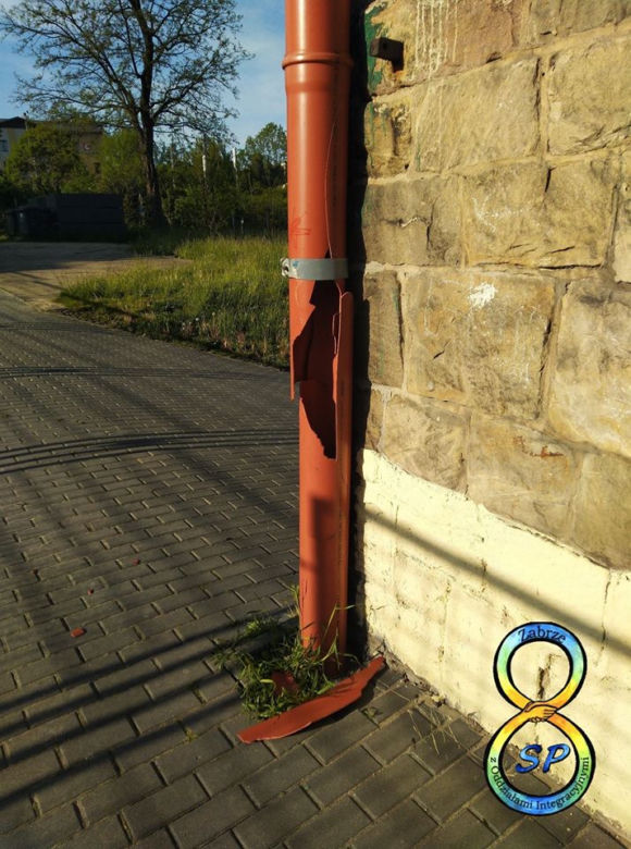 Zabrze: pijany nastolatek zdewastował nowy plac zabaw przy szkole podstawowej. Wszystko zostało zniszczone
