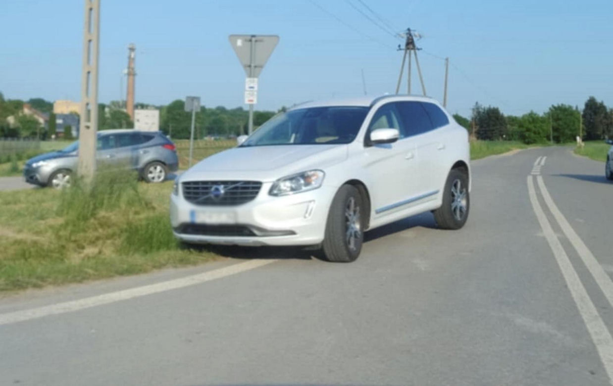 Nastolatka w BMW wymusiła pierwszeństwo