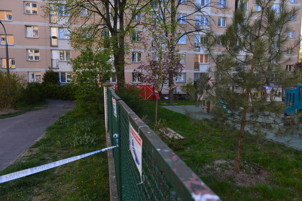 Wypadł z narkotykami z ostatniego piętra