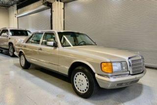 Ma 36 lat i przejechał mniej niż 5000 km. Ile kosztuje dziś ten Mercedes Klasy S W126?