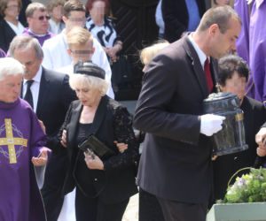 OSTATNIE POŻEGNANIE HENRYKA LOSKI MĘŻA KRYSTYNY LOSKI I OJCA GRAŻYNY TORBICKIEJ.