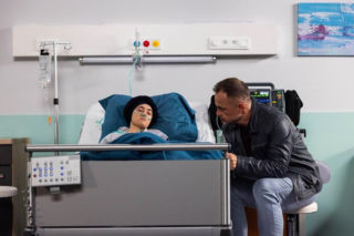 Pierwsza miłość, odcinek 4153: Bolesław bezwzględnie wykorzystuje pobyt Angeliki w szpitalu, by zmusić Elizę do powrotu - ZDJĘCIA