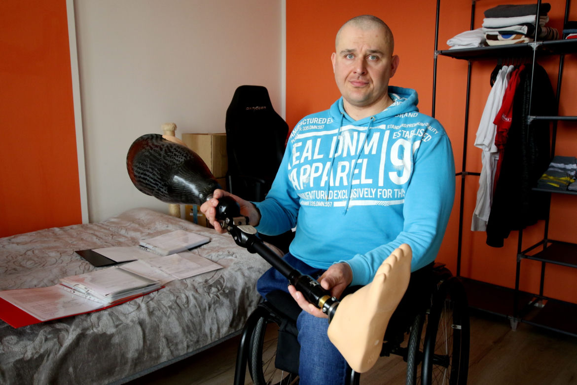 Pan Łukasz jest inwalidą. Ale zdaniem lekarzy na rentę socjalną nie zasługuje 