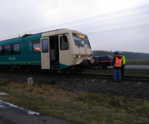 Koszmar na przejeździe kolejowym w Łysomicach koło Torunia. Nie żyje mężczyzna