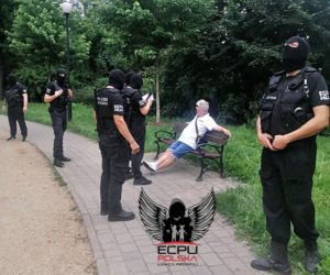 Łowcy pedofili dorwali zboczeńca w parku w Warszawie
