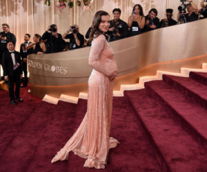 Pamela znów jest blondynką! Zobacz kreacje ze Złotych Globów