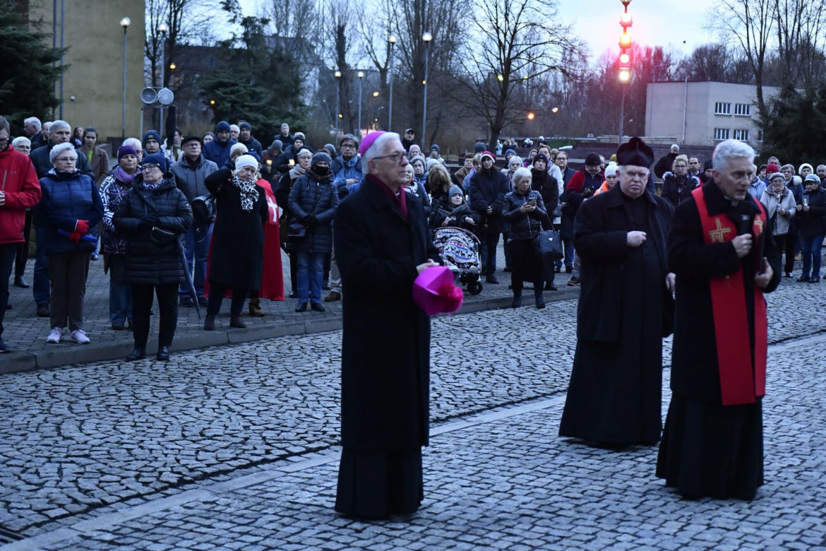 Droga Krzyżowa w Katowicach 2023 GALERIA