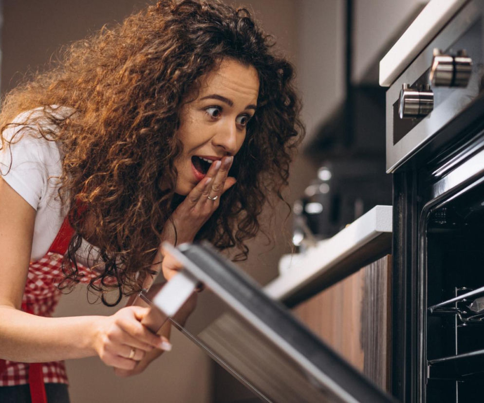 Blacha piekarnika jeszcze nigdy nie była tak czysta! Ten prosty trik oszczędzi żmudnego szorowania 