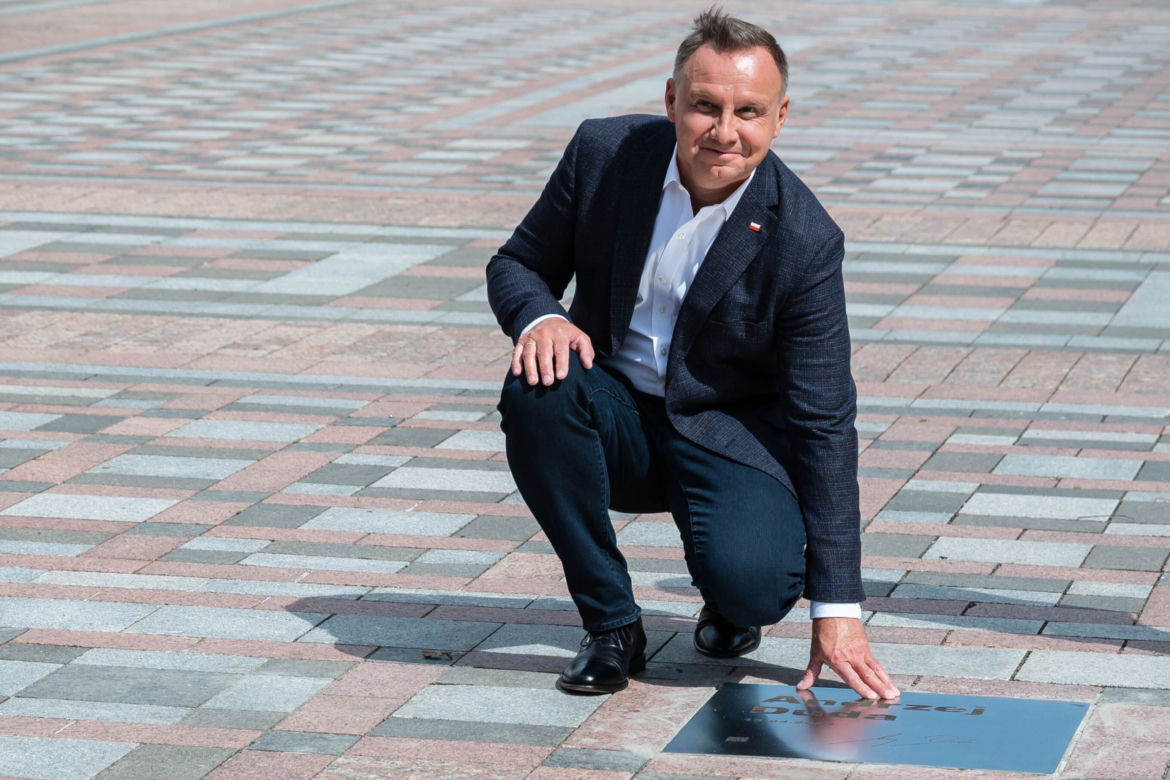 Prezydent Andrzej Duda w Kijowie: Ukraina obroni się i zwycięży. „Polska chce robić tu interesy” [ZDJĘCIA]