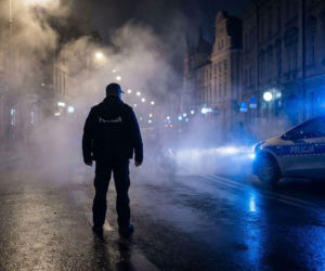 Afera w policji! Czterech funkcjonariuszy z zarzutami pobicia. Co ujawnili śledczy?