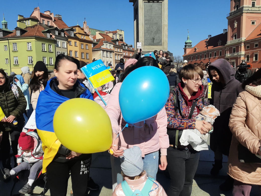 "Świecie, pomóż naszym dzieciom". Protest matek z Ukrainy przeszedł przez Warszawę