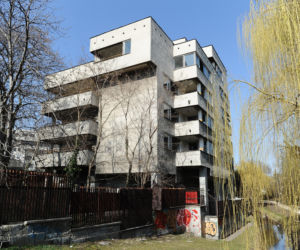 Zamalowali flagi Polski i Ukrainie w Szpiegowie. Tajemnicza akcja przy Sobieskiego 100