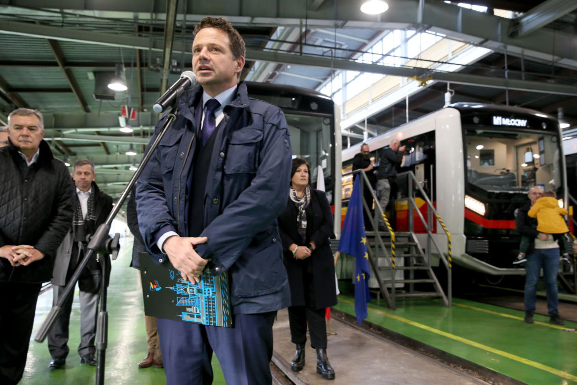 Varsovia wyjechała na tory! Nowy pociąg metra wozi już pasażerów 