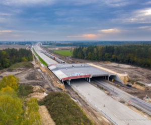 Na autostradzie A1 oddano do użytku kierowców kolejne kilometry drogi. Praca wre. Zobaczcie [ZDJĘCIA, WIDEO]