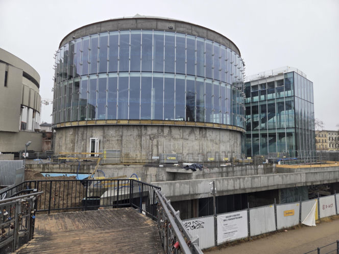 Duże opóźnienie rozbudowy Opery Nova. IV krąg wciąż w budowie