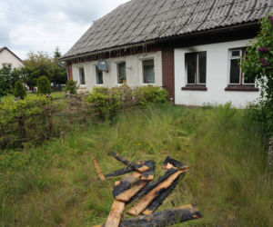 Jechali do chorego dziecka uratowali rodzinę z ognia