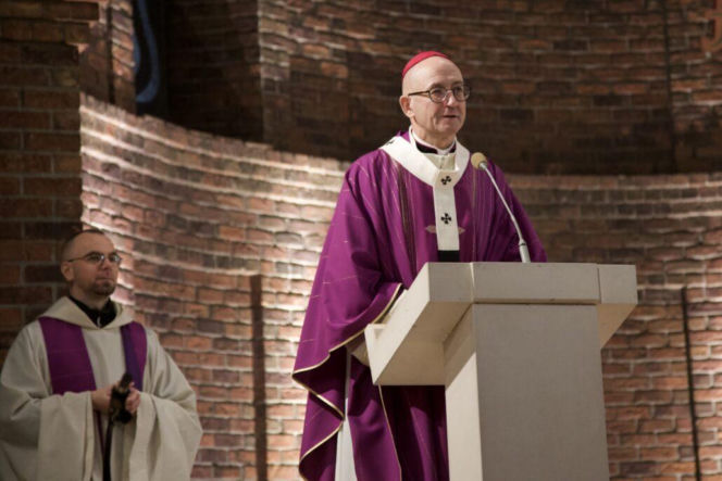 Spędzili 42 godziny na modlitwie w Warszawie. Powód może szokować