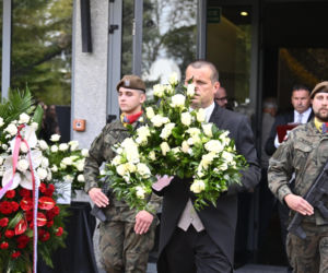 Oni pamiętali o Janie Fryczu. Biało-czerwone wieńce